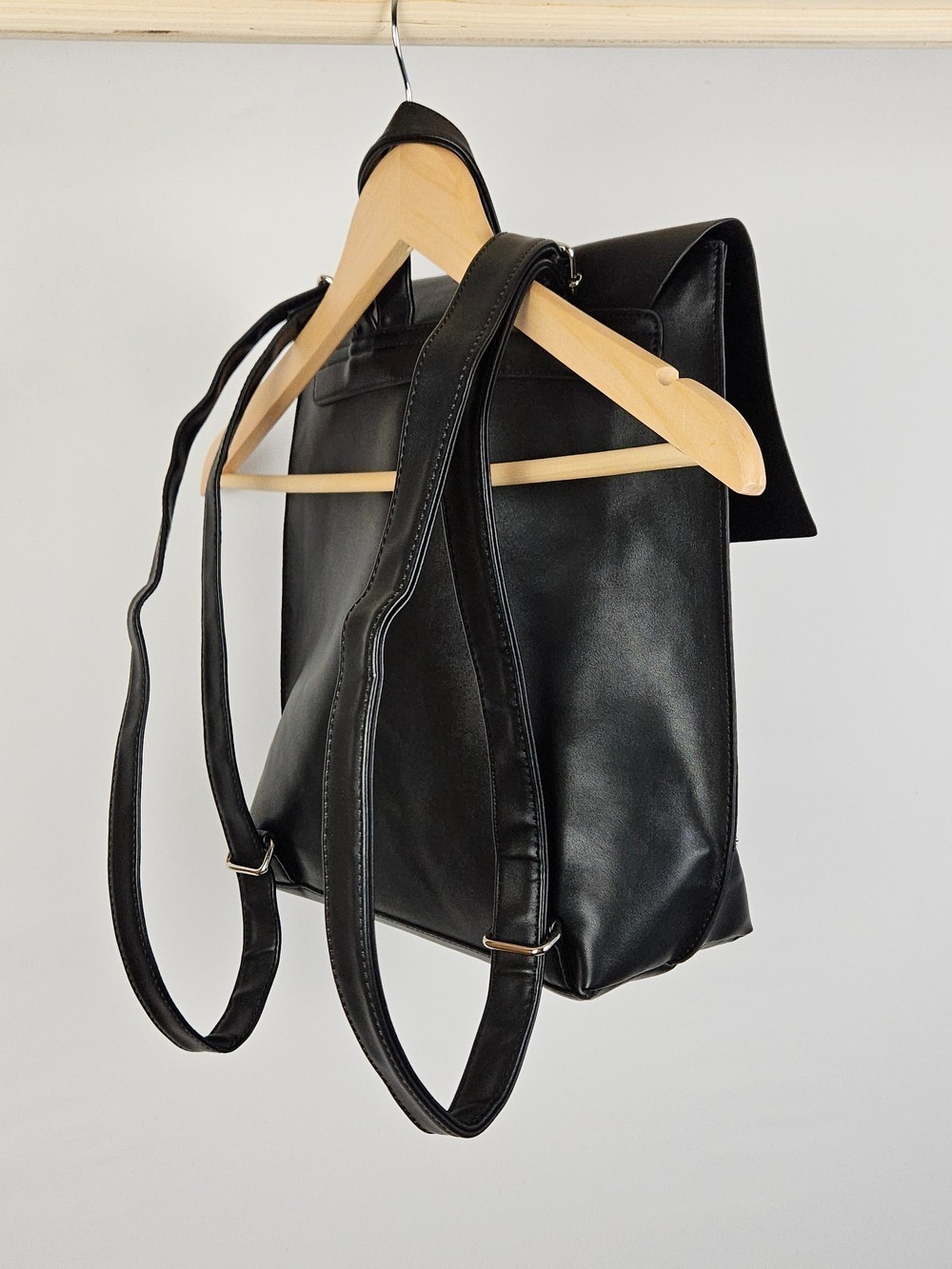 Roots 73 Black Leather Backpack Minimalist Structured Top Handle Bag - Picture 6 of 10